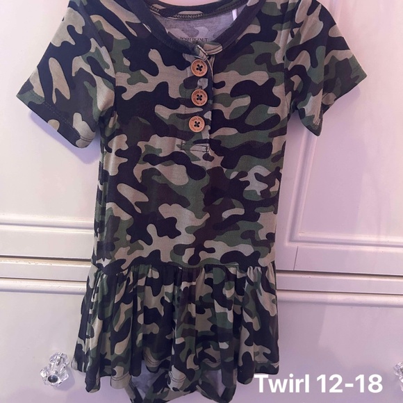 Posh Peanut Twirl - Picture 1 of 1